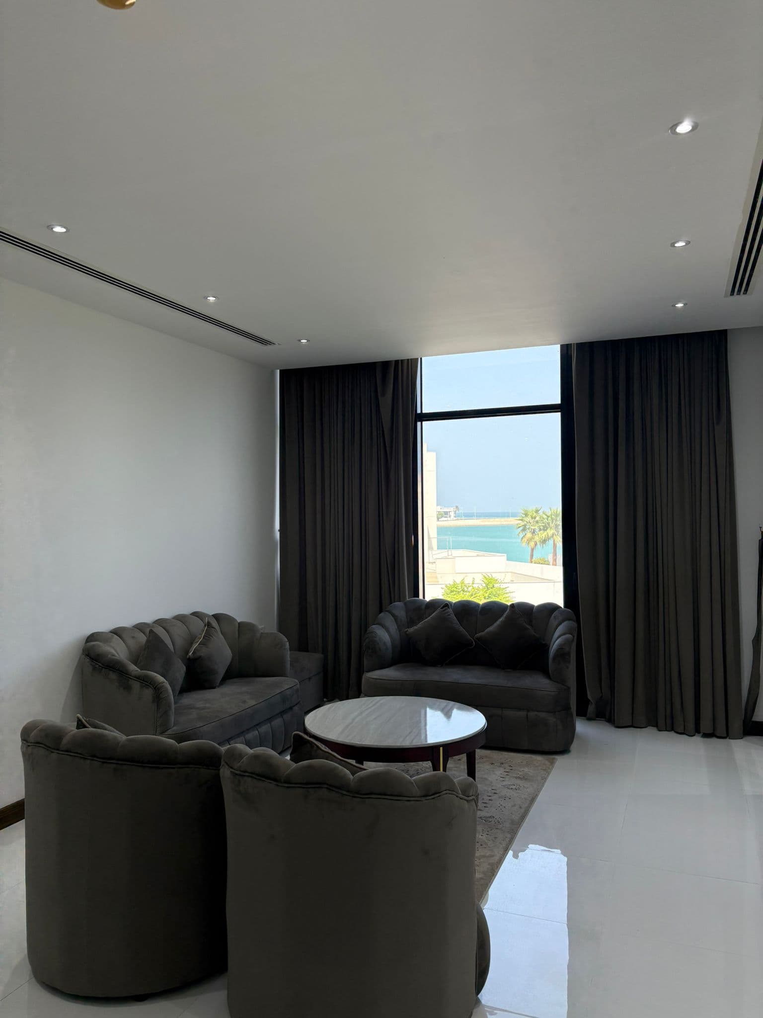 شقة أنيقة بإطلالة بحرية